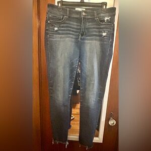 BKE Payton Universal fit mid-rise ankle skinny jeans.